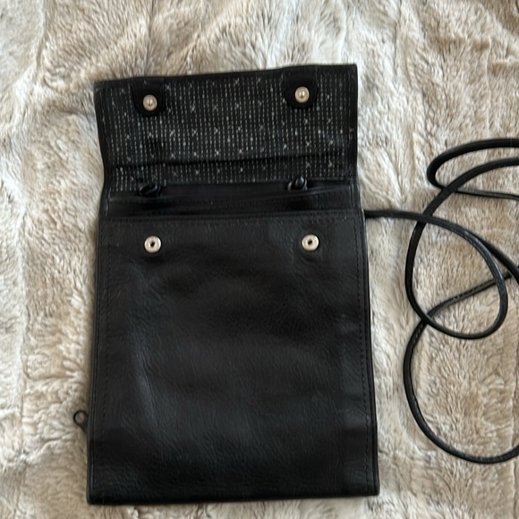 Kenneth Cole Black Leather Crossbody Wallet - Picture 7 of 9